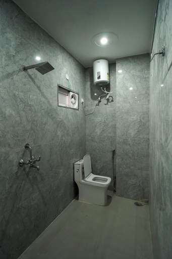 Bathroom 3, Hotel Aerosky Prime, Delhi