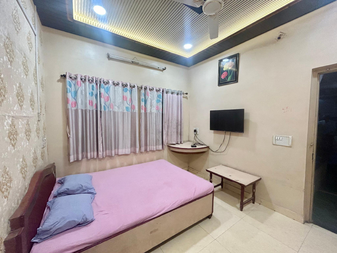5, Shivshakti Lodge, Solapur