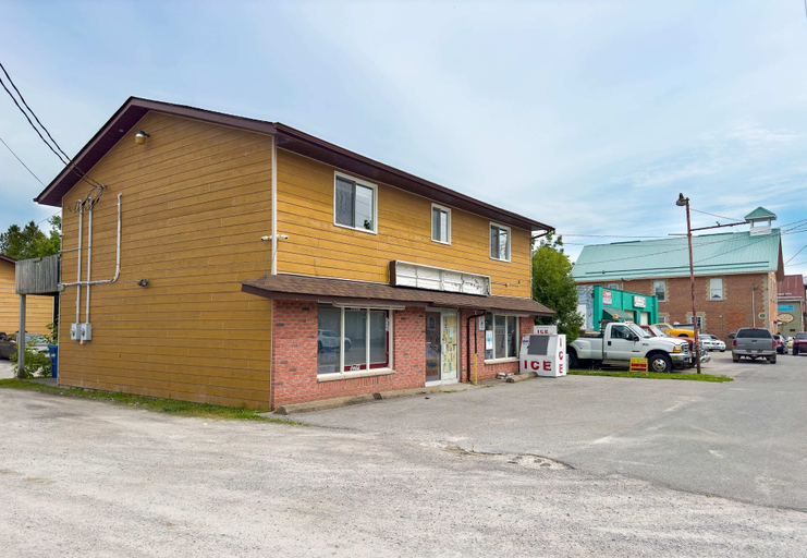 Interior 4, Charming Pet-friendly Summer Stay w/ Parking, Kawartha Lakes