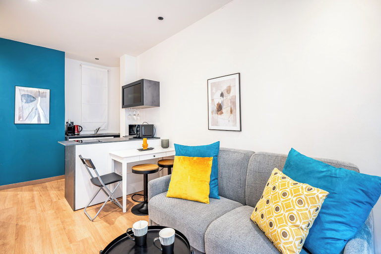 Others 4, Guesthost - Dimora Ponte Vecchio Lovely Apartment, Florence