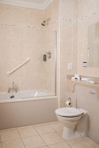 Bathroom 5, An Chúirt Hotel