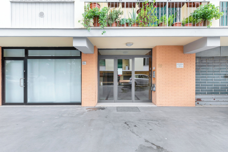 Front of property 5, Guesthost - Il Salotto Blu - Appartamento Con Parcheggio, Florence