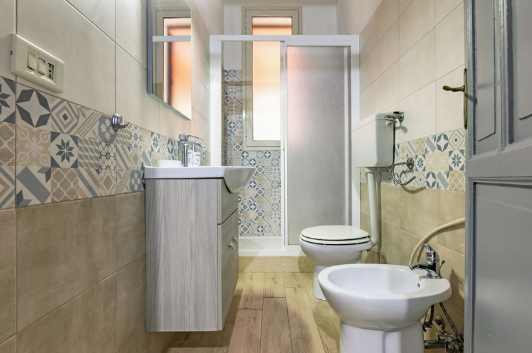 Bathroom 4, Guesthost - Teatro Massimo Roomy Flat With Covered Terrace, Palermo