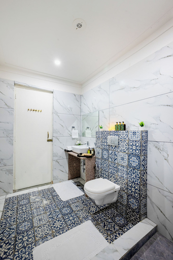 Bathroom 5, ELIVAAS Amber Royale 3 BHK with Pvt Pool, Udaipur