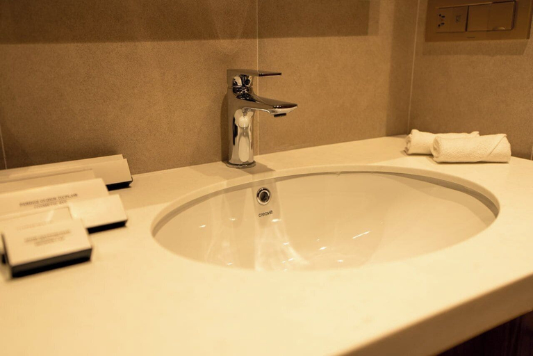 Bathroom 3, ZAFARON PREMIUM HOTEL, Bo'stonliq