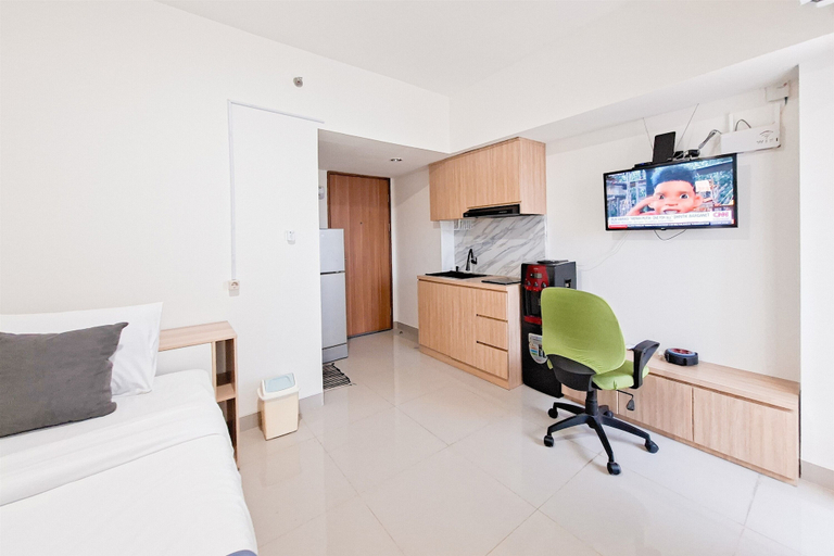 Room 3, Basic Style Studio At Cisauk Point Apartment, Tangerang