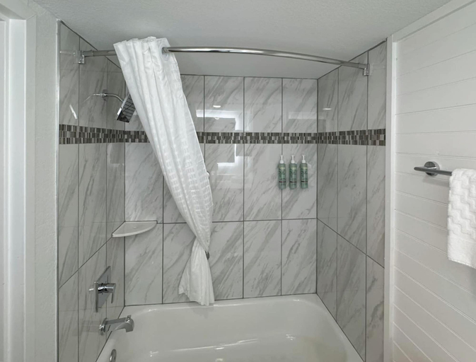 Bathroom 4, Best Western Johnson's Inn Downtown Gatlinburg, Sevier