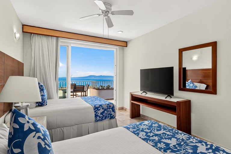 Room 4, Spacious Oceanview Suite With Heated Pool, hot tub & Terraces for Lounging, Puerto Vallarta