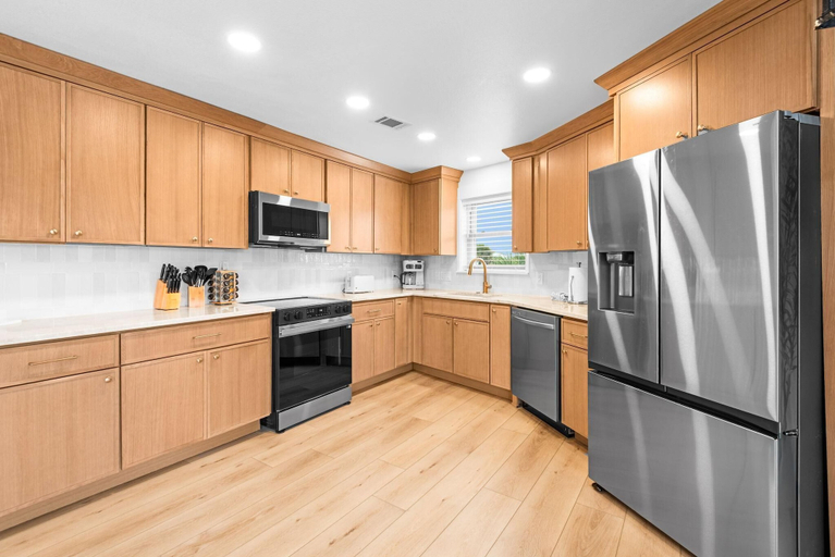 Private kitchen 3, Sandy Mint, Escambia