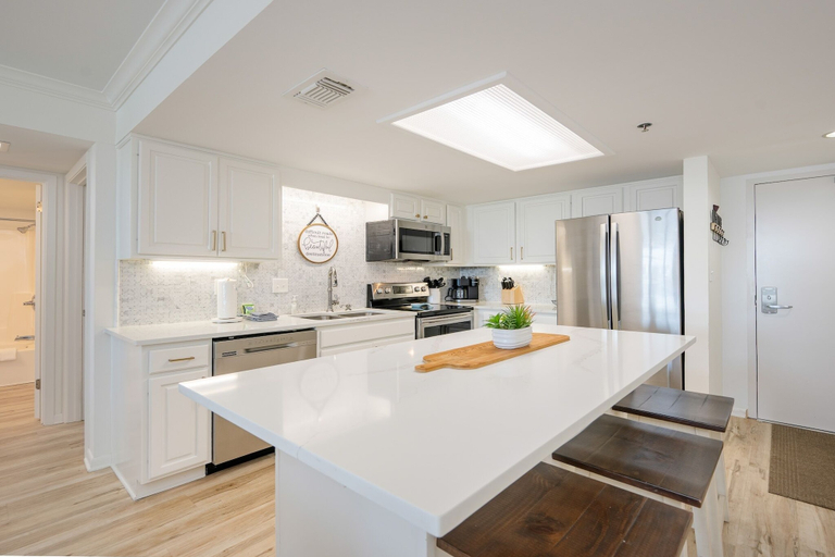 Private kitchen 4, Back Bay 207 2 Bedroom Condo, Baldwin