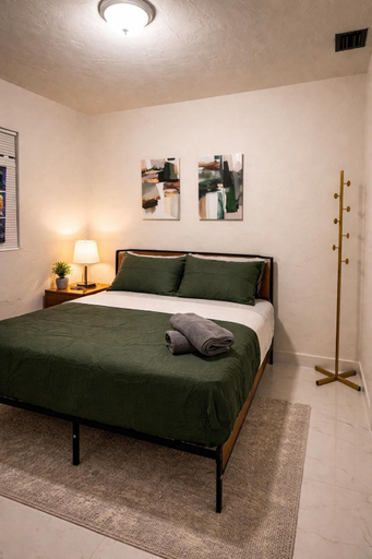 Room 5, Riio Shores, Miami-Dade