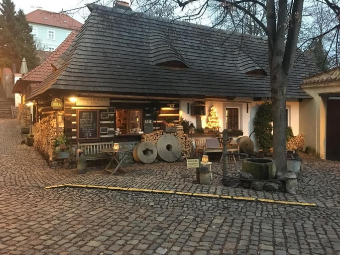 Exterior & Views 2, Romantik Hotel U raka, Praha 6