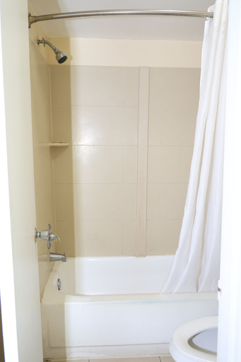 Bathroom 2, Crossroads Inn, Saint Lucie