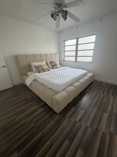 Room 2, Grove Appartments, Miami-Dade