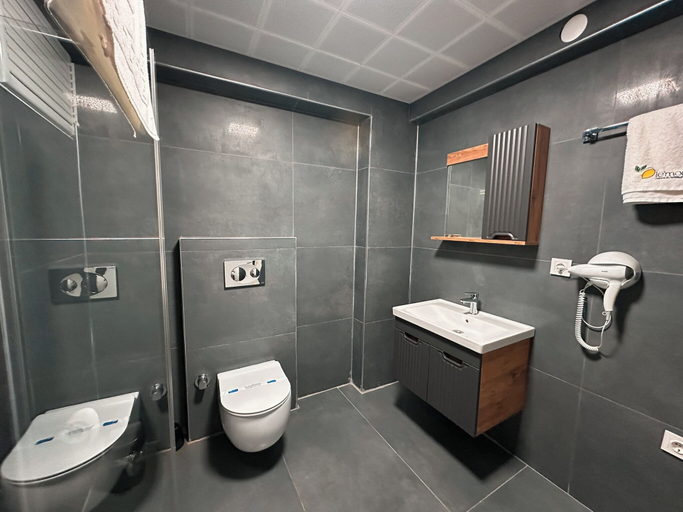 Bathroom 4, Lemon Suites & Restaurant, Merkez