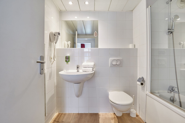 Bathroom 4, Appart Hotel Odalys City Antibes Olympe, Alpes-Maritimes