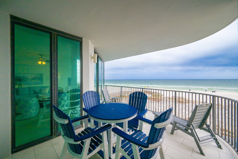 Outdoor dining 4, Phoenix Ix 302 2 Bedroom Condo, Escambia