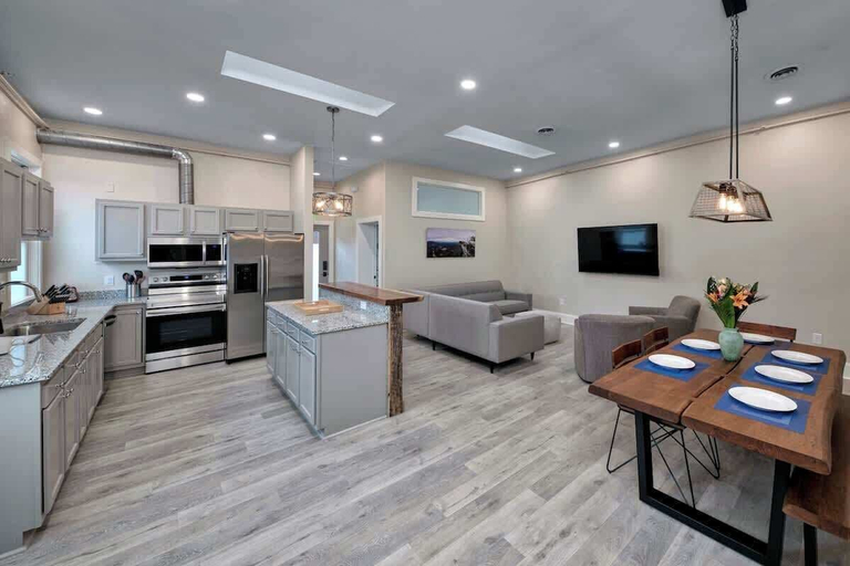 Primary image, Light-filled Adventure Loft, Roanoke City