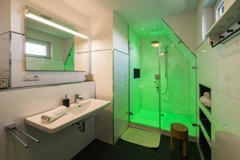 Bathroom 3, Ahornallee, Sächsische Schweiz-Osterzgebirge