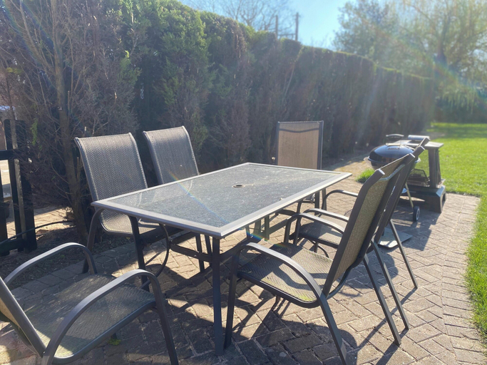 Outdoor dining, Pools Cottage - The Farmhouse, Warwickshire