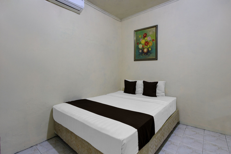 Room 4, Hotel O near Kampung Batik Kauman former, Solo