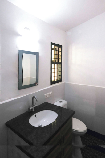 Bathroom 4, Lake Vechoor Villas, Kottayam