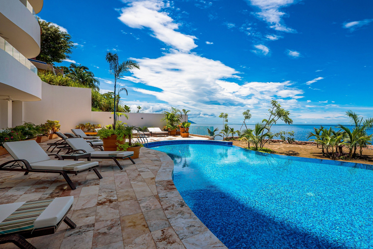 Pool 4, Stylish Waterfront Condo With Amazing Pool, hot tub & Balcony, Puerto Vallarta