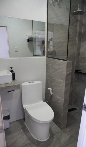 Bathroom 4, Happy Island Inn, Virac
