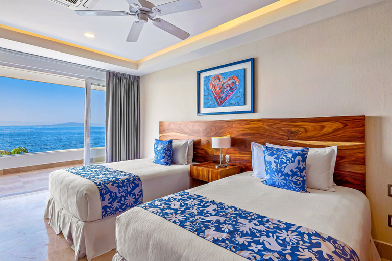 Room 3, Luxe 2nd-floor Condo With Endless Ocean Views, Pool, spa & Balcony, Puerto Vallarta