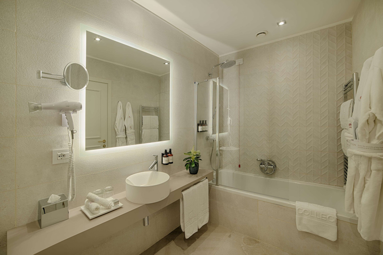 Bathroom 5, NH Collection Roma Fori Imperiali, Roma