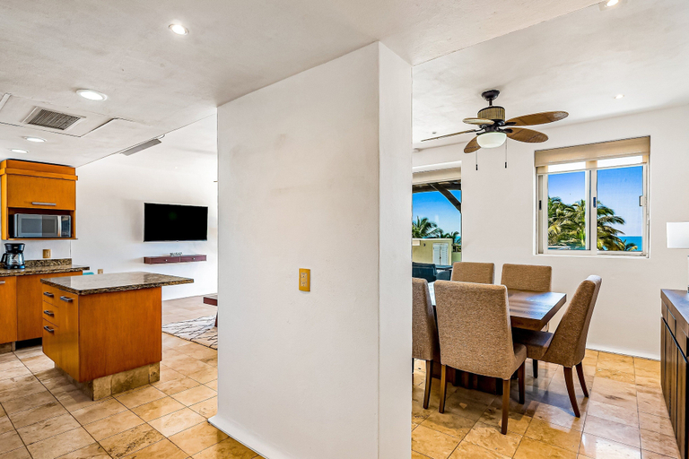 Room 3, Charming Condo With Ocean-view, Pool & Balcony, Compostela