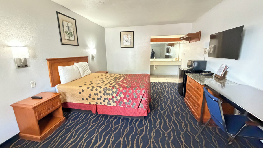 Room 4, Crossroads Inn, Saint Lucie