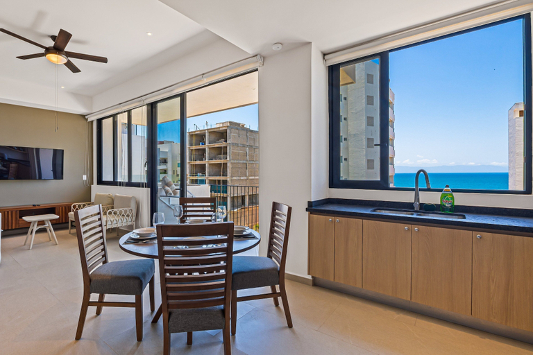 Interior 2, Modern Condo With Infinity Pool, Wifi, Plunge spa & Ocean-view Balcony, Compostela