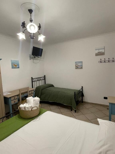 Bedroom 4, Albergo Pace, Napoli