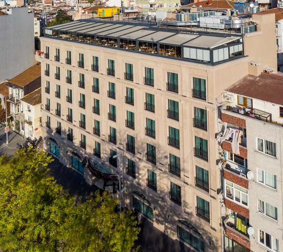 Exterior & Views