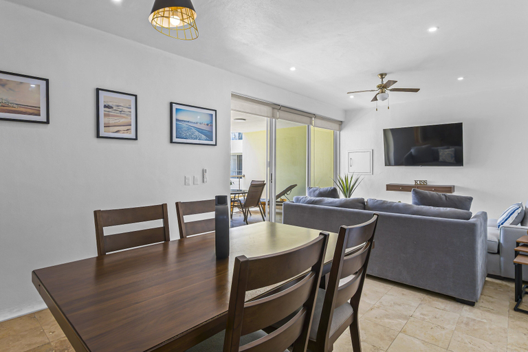 Interior 3, Stylish Beach Condo With Private Balcony, Pool, AC and Fitness Room, Compostela