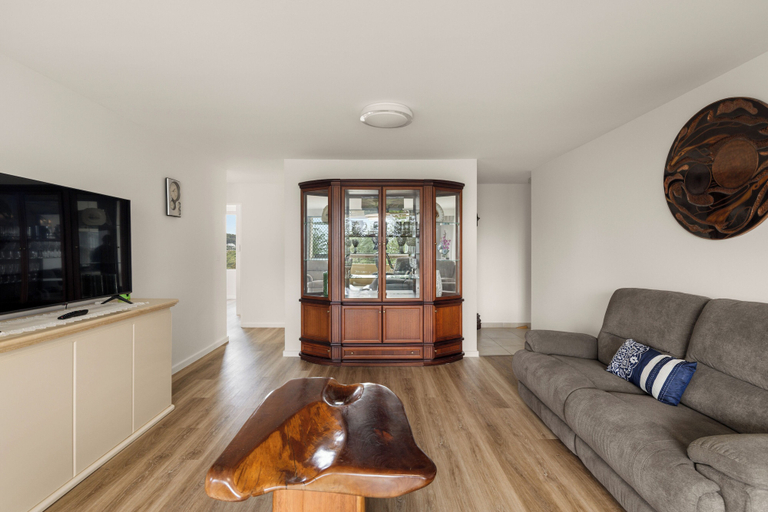 Living area 5, Coastal Comfort with Ocean Views, Gold Coast