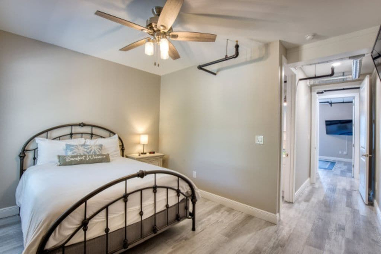 Room 4, 902 Howard Lofts, Harrison