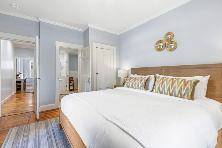 Room 5, Sea Glass Suite at The Royce Seaside Haven, Newport