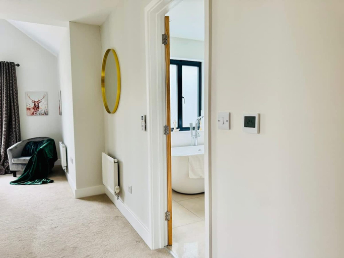 Room 5, Heliodor 4BR Townhouse With A C NR Addenbrookes, Cambridgeshire