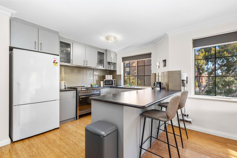 Room 4, 3bdr Sauna Pool Gym Parking, Perth