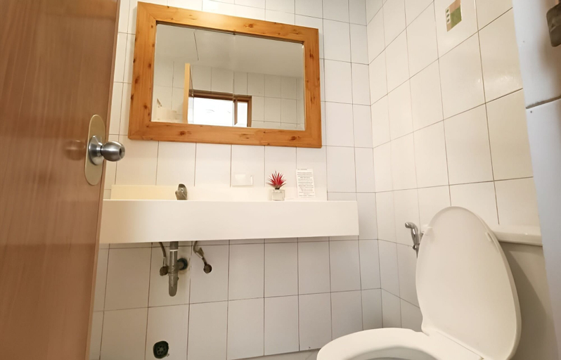 Bathroom 4, Fuente Oro Business Suites, Cebu City