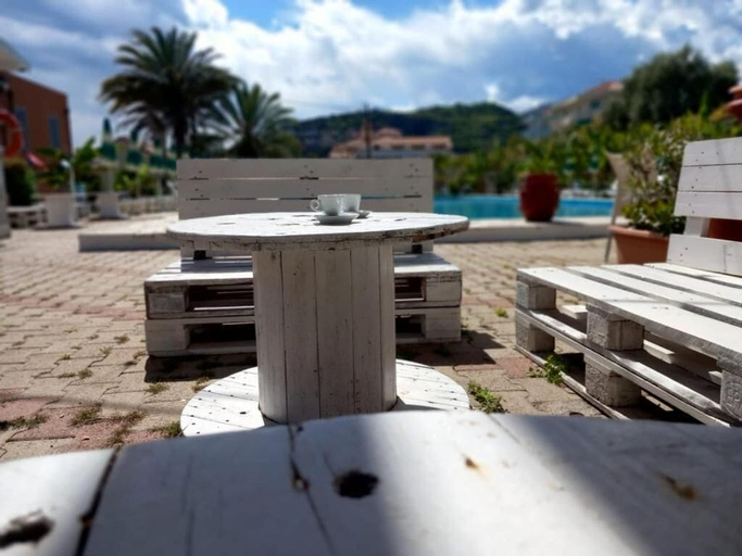 Outdoor dining, Residenza Al Borgo, Savona
