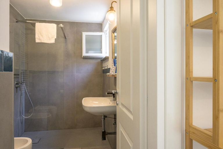 Bathroom 2, La rosa dei venti, Napoli