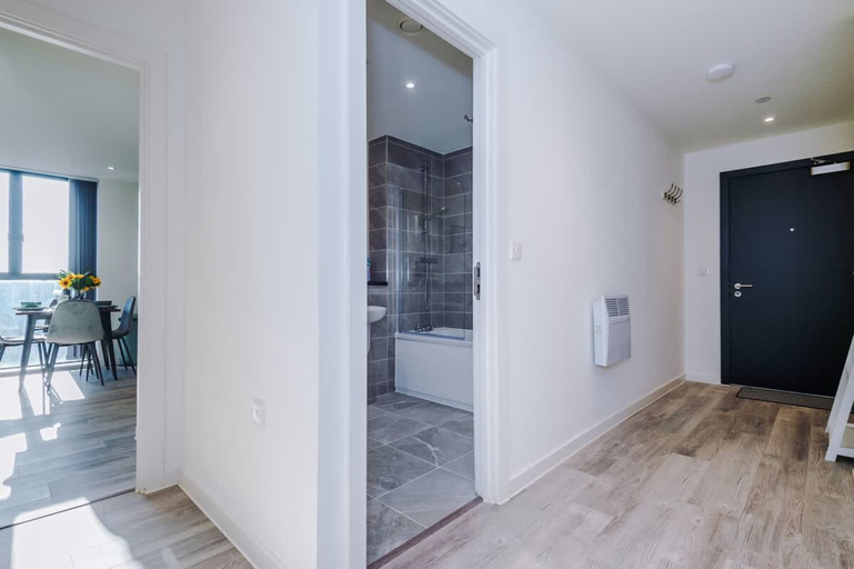 Room 2, Stunning 2-bed Flat Amazing Location Sleeps 4, Sefton