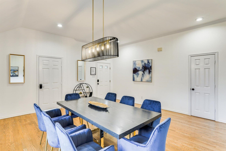 Interior 2, Impressive 5BR 3B Home With Pool, Game Room & Cinema Room, Irving