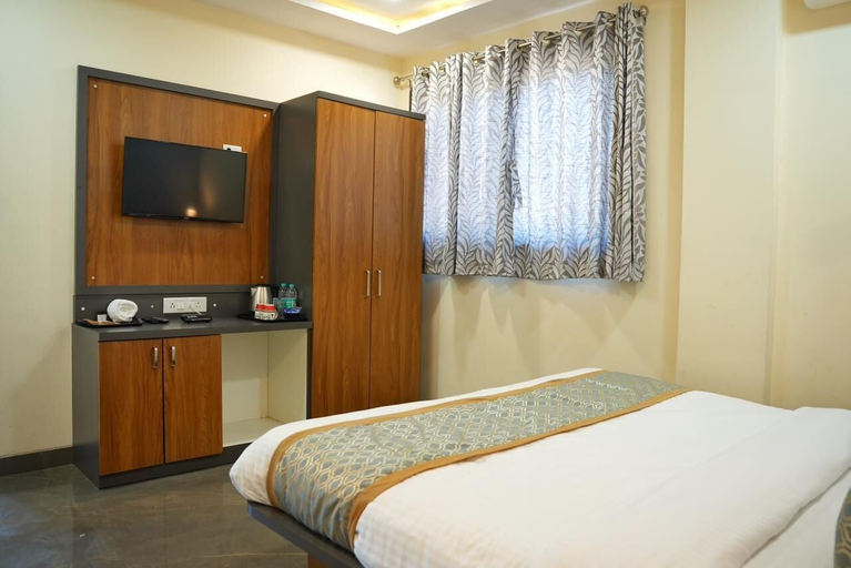 Room 5, Hotel Arindam Stay Inn, Satara