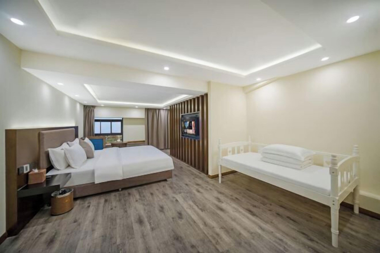Bedroom 3, Bo Lin Hot Spring Resort Hotel, Qiannan Buyei and Miao