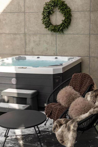 Outdoor spa tub 2, Luxury Houses Łapsze z Jacuzzi, Tatra