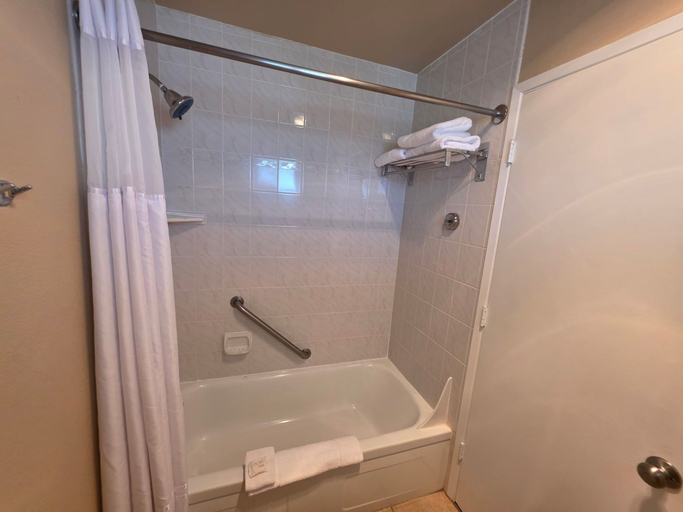 Bathroom 4, Seagrass Oceanfront Inn, Lincoln